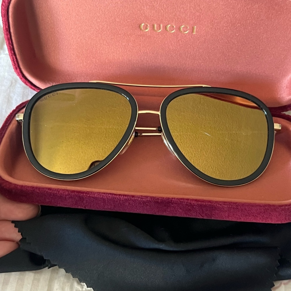 Gucci Black mirrored aviator Sunglasses